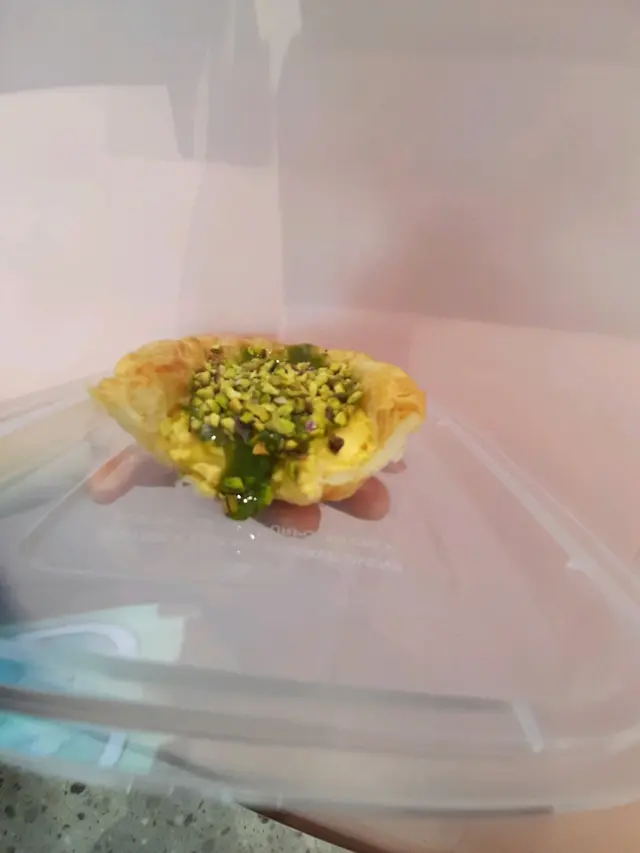 食𡁵嘅千層酥皮開心果蛋撻