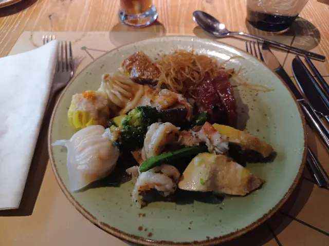 第四道菜，中式點心加燒味。